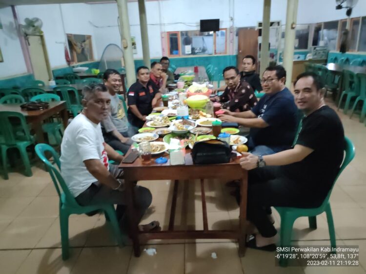 Ketum SMSI Pusat Nikmati Suguhan Gombyang Manyung Indramayu