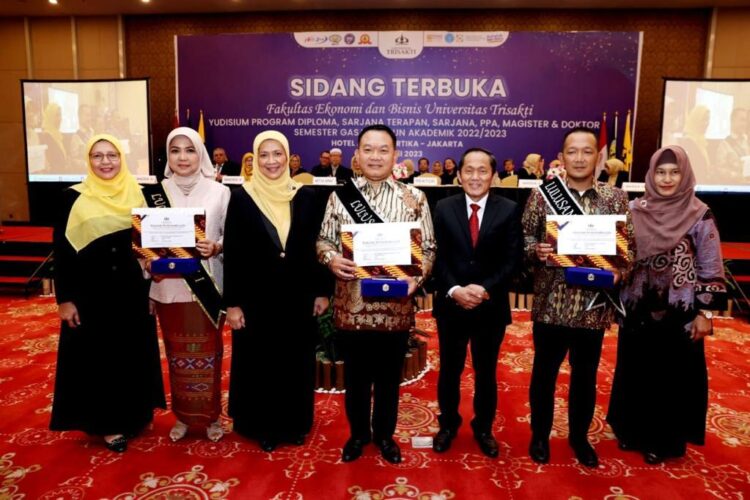 Jenderal Dudung Raih Gelar Doktor dengan Nilai Cumlaude di Trisakti