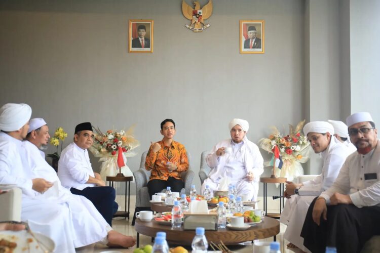 Di Solo, Muzani hingga Cawapres Gibran Silaturahmi dengan Habib Jindan dan Habib Ali Kwitang